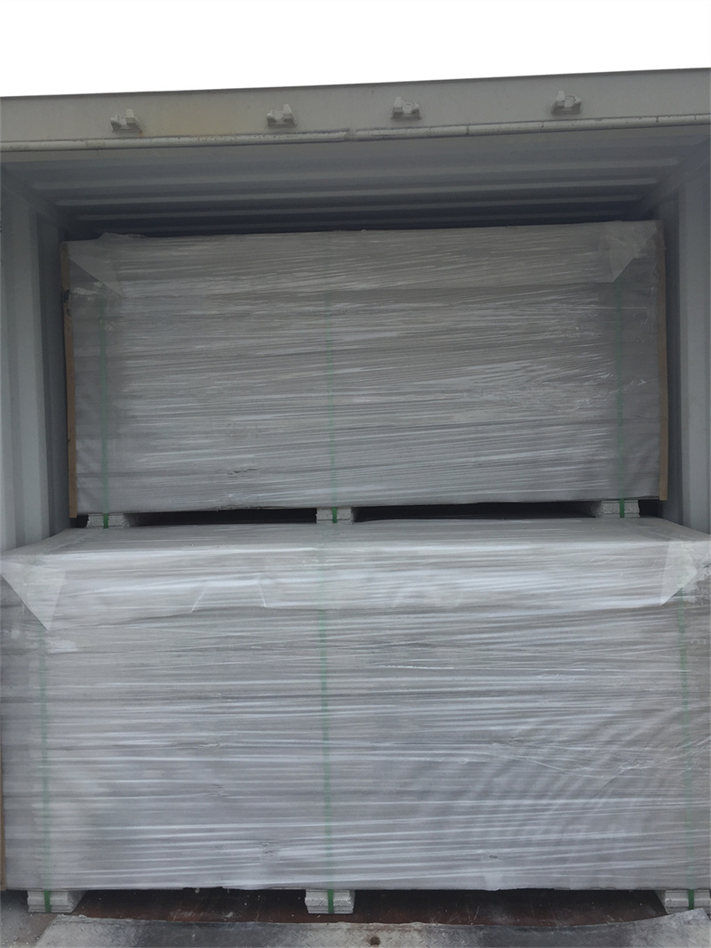 中国制造商生产的用于屋顶和墙壁的环保水泥隔墙板
